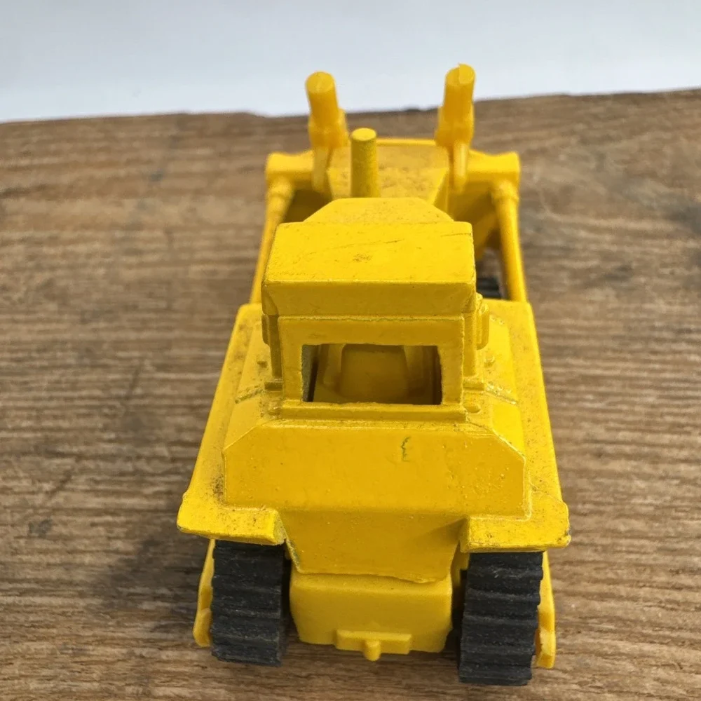 Hot Wheels Yellow Caterpillar Bulldozer Rubber Tracks 1/64 Diecast Mattel 1979‎